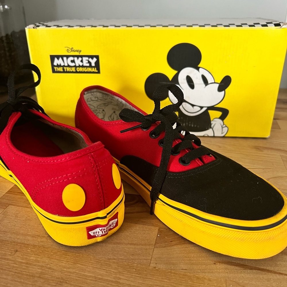 Disney and Vans Collab Mickey Mouse Sneaker With Box Women’s 10,Men’s 8 1/2